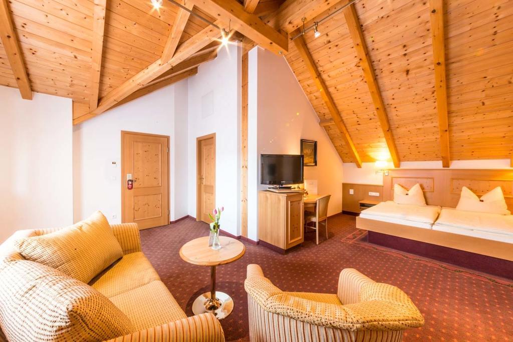 Metzgerei Gasthof Oberhauser - Hotel Zur Post Egling Room photo